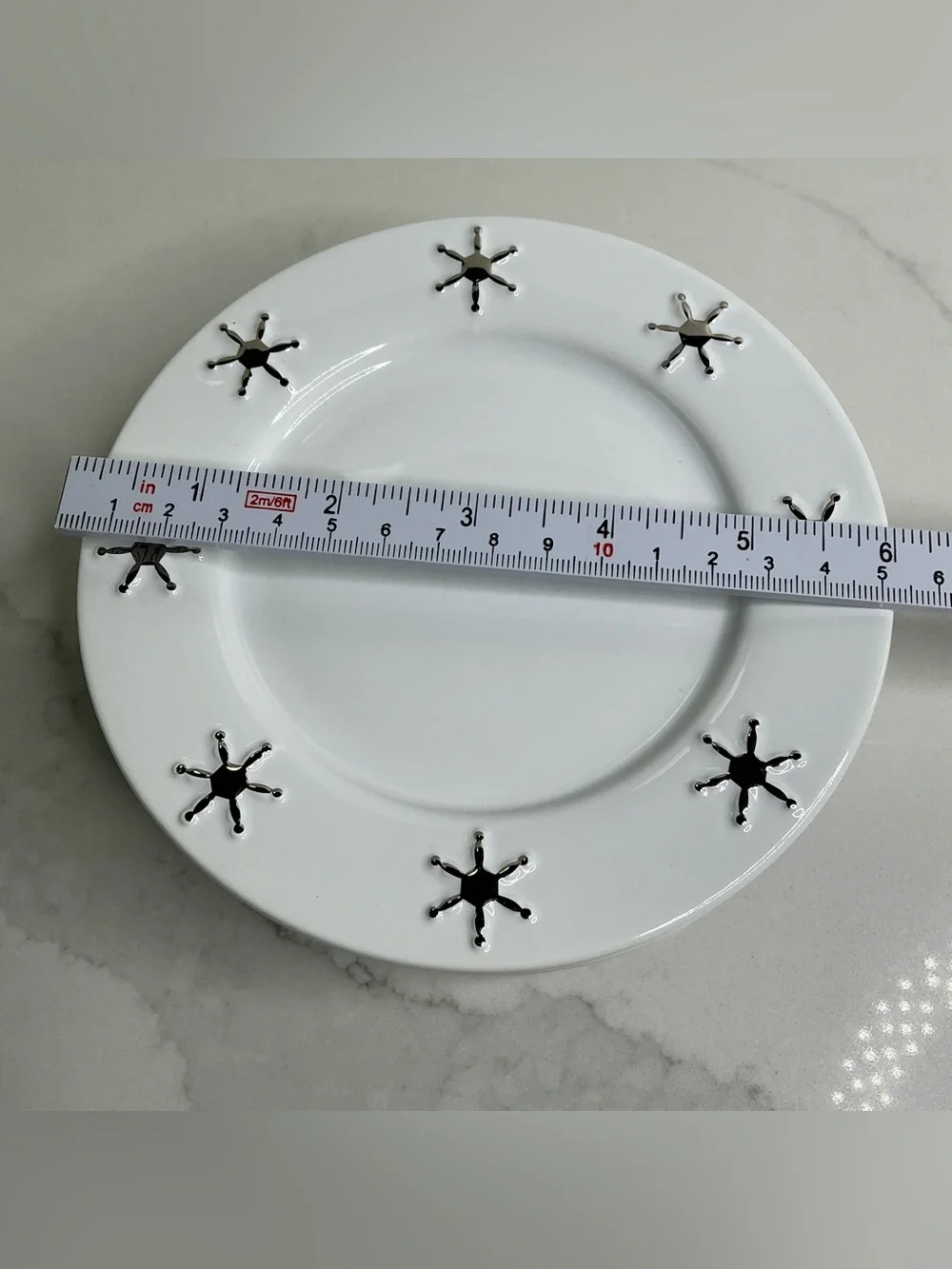 4 Snowflake Plate Set, Winter White & Chrome Mary Kay inc. Collectibles